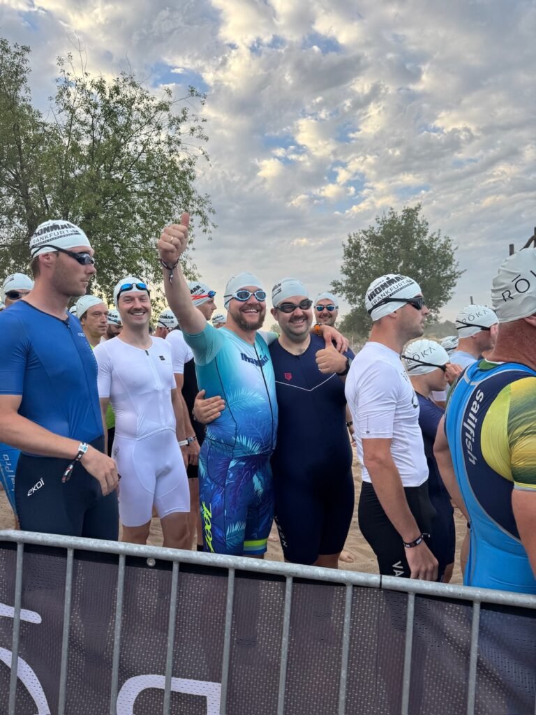 Daumen hoch im Startbereich des Schwimmens