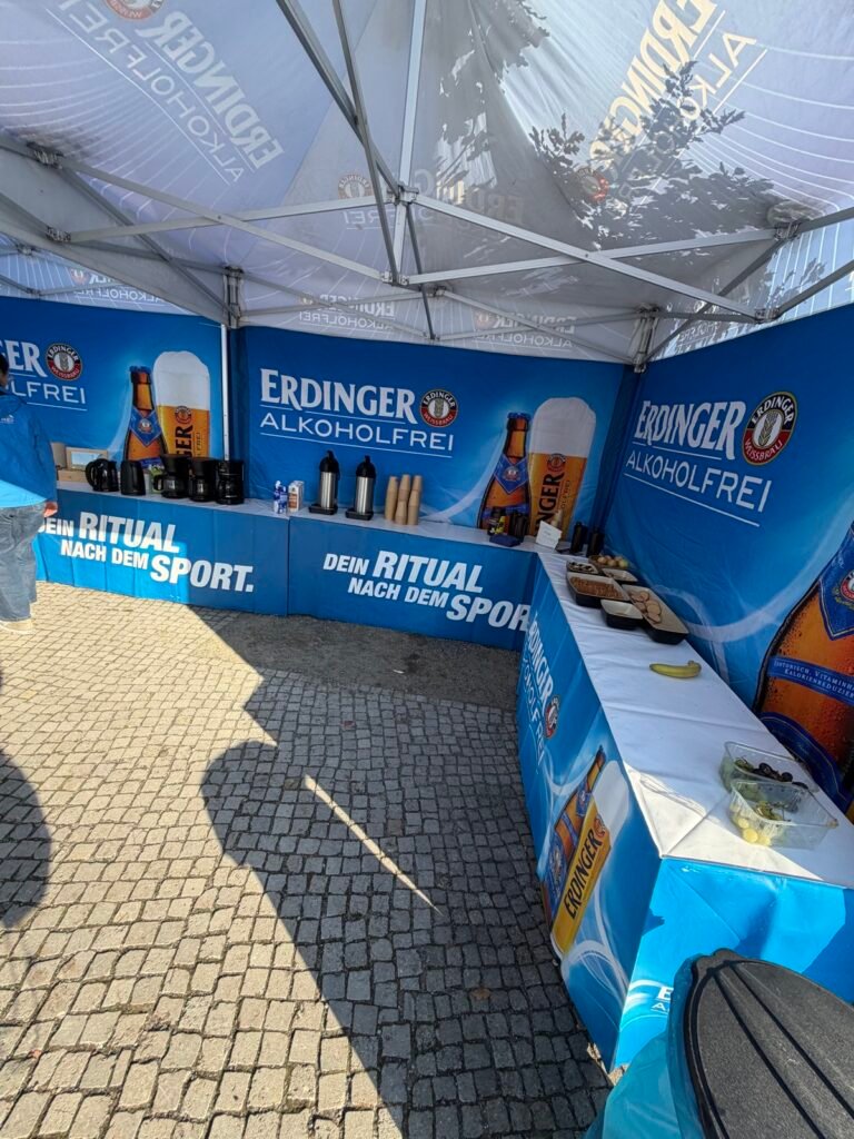 Pavillon des Erdinger-Active-Teams am Startgelände
