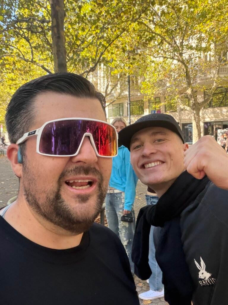 Selfie mit einem Zuschauer am Ku'damm